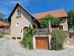 Amazing 5 bedroom house KRUMLOV 82 - 4 min walk to main square, Ceský Krumlov